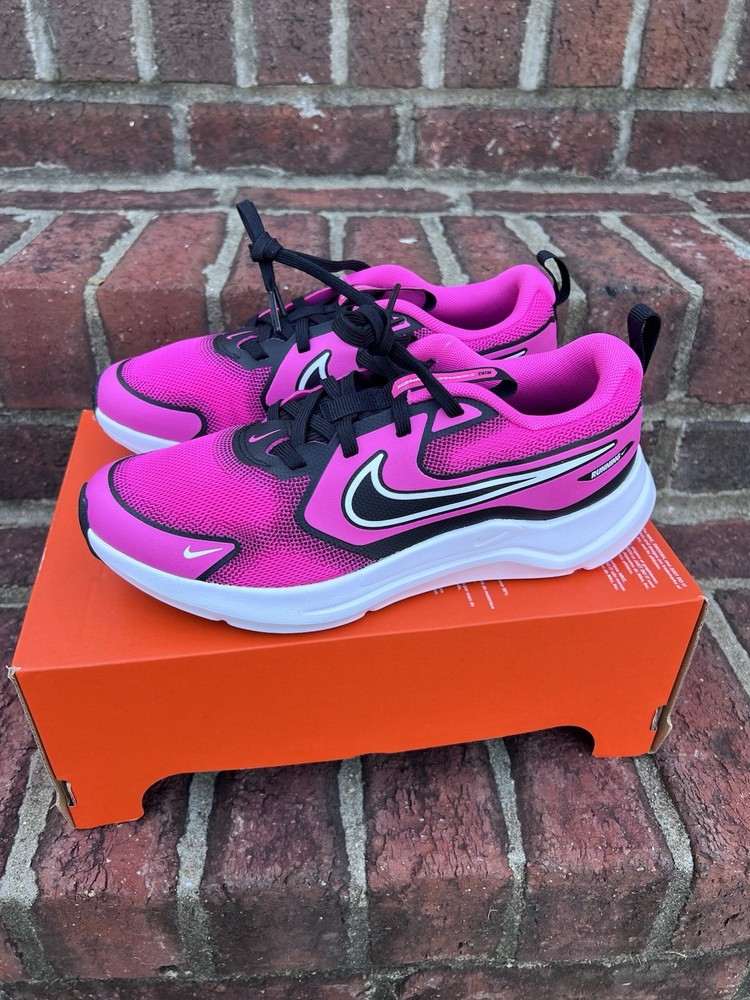 Ds Nike Cosmic Runner Size 4.5 (gs) Laser Fuchsia Pink