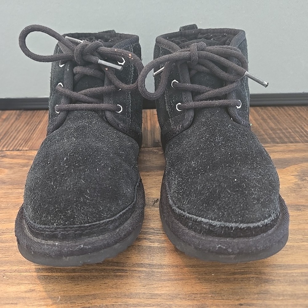 Kids UGG Neumel II Ankle Boots – Black Suede, Size 2 US [1017320K]