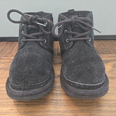 Kids UGG Neumel II Ankle Boots – Black Suede, Size 2 US [1017320K]