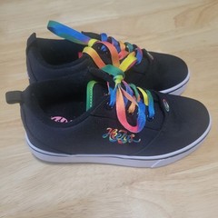Heelys Pro 20 Girls 2Y Black Rainbow Cursive Skate Shoes Wheeled Kidcore/Bright
