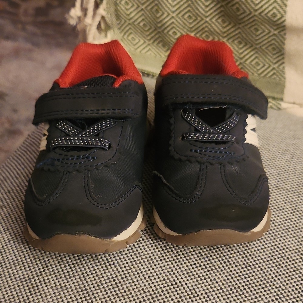 Carter Unisex Kids Low Top Hook & Loop Athletic Sneakers US 6 Navy/Red