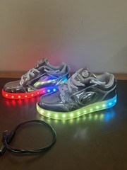 Heelys Premium 1 Low Chrome Skate Light Up Sneakers Youth Size 7. Women Size 8.