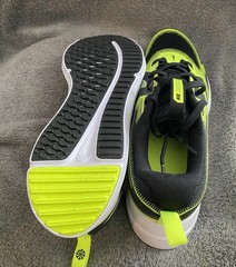 Size 6.5 Nike Cosmic Runner GS
