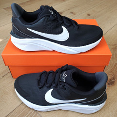 Nike Star Runner 4 Shoes Low Black White SIZE 5 Y Kids Boy School Gym DX7615-001