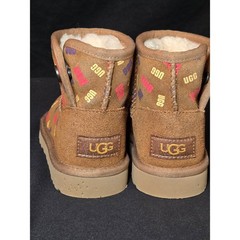 UGG Toddler Mini Bailey Button Logo Print Chestnut Boots 1153635T Size 9