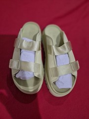 UGG K GoldenGlow Gold Synthetic Slide Unisex Kids Sandals US 6/EU 38