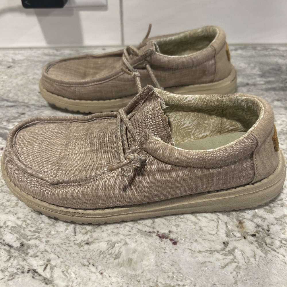 Hey Dude – Childrens Wally Beige – Size Y4-L5 – Style 130130500 – (A)