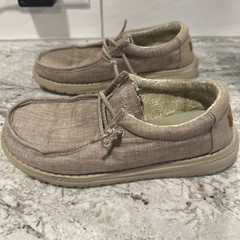Hey Dude – Childrens Wally Beige – Size Y4-L5 – Style 130130500 – (A)