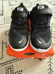 New Nike children’s flex contact 3 shoes Sz 10c