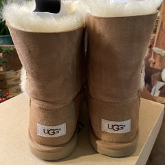 [1017400K-CHE] Kids UGG K BAILEY BUTTON II Size 6 EUC Box Chestnut
