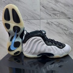 Nike Little Posite One QS GS DV2238-100 White Black Foamposite Size 6Y Women 7.5