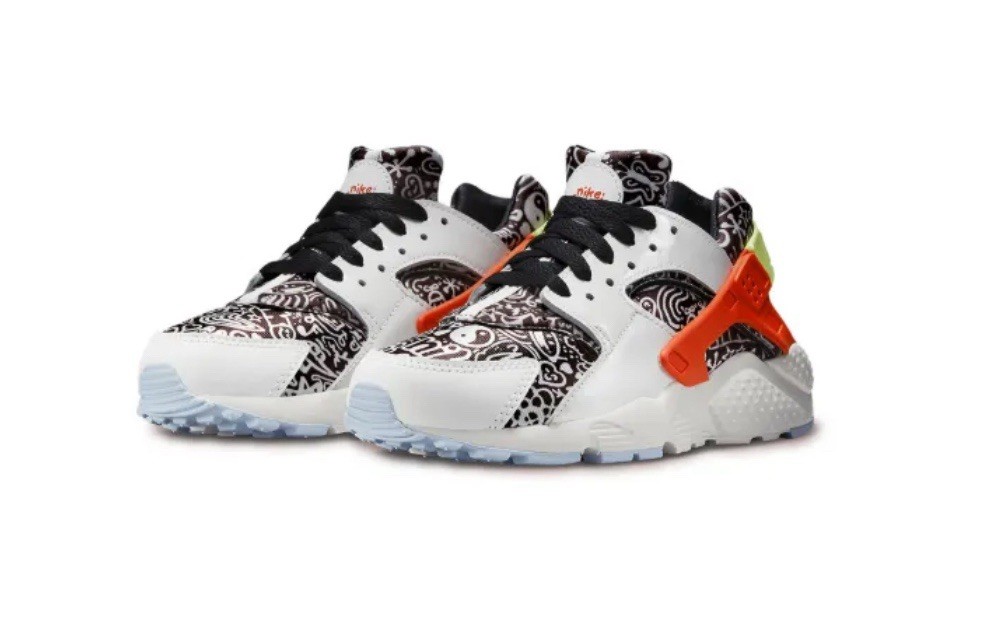 Size 5.5Y or 7 Wmns – Nike Air Huarache Run SE ‚Doodle‘