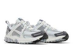 Vomero 5 Grade School Pure Platinum Metallic Silver HF6998-002 Available Now