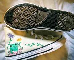 Unique Converse High Tops Sneakers Size 3Y/5W – NEW IN ORIGINAL BOX!