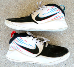 Nike Team Hustle D 9 Light Girls’ Basketball Shoes. Youth 7 (eur 40)