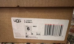 New UGG’S Unisex White Leather Neumel II Boot Kids Youth Size (6Y)
