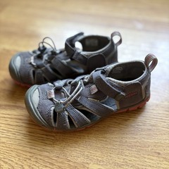 KEEN Kids Girls Sandals Gray Pink Hiking Play Durable Gorpcore Outdoors Sz 11