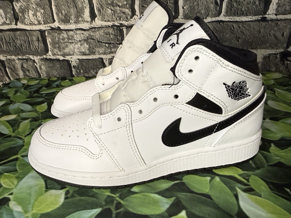 Nike Air Jordan 1 Mid GS White Black Youth Size 4.5Y DQ8423-132 New in Box