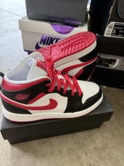 Jordan 1 Mid – ‘White Very Berry’ – PS Size 3y – Pre-Owned