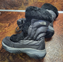 The North Face Winter Boots – Kids Size 12 – Fur Lined Top – Goose Down Filling