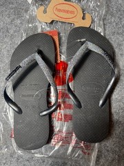Havaianas Kids Slim Glitter Flip Flops in Black/Dark Metallic Grey
