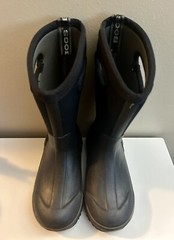 Bogs Classic High Handle Pull On Black Youth Kids Rain Snow Boots Size 2 EUC