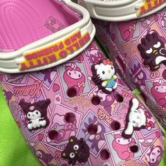🇺🇸 Crocs J2 Hello Kitty 🌸New with Tags Classic Clogs Unisex Shoes Slip On…