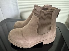 Steve Madden Hutch Boots Toddler 8 Taupe Faux Suede Block Heel Chelsea EUC