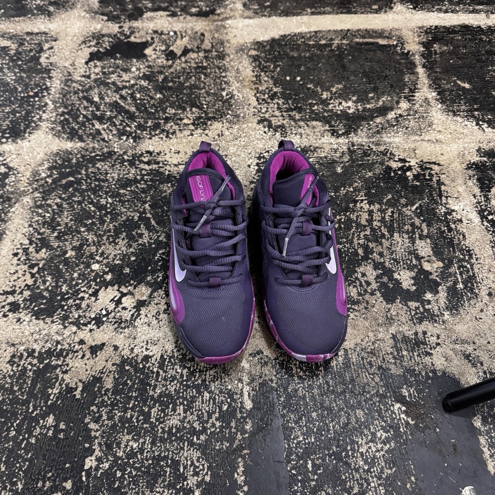 Nike IsoFly Hydrangeas Size 5y, Great Condition, No Box, No Traction Loss