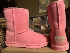 NIB UGG Classic II Sheepskin Kids Light Pink Boots #1017703K Size US 6/EU 38