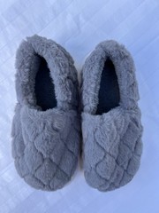 Childrens Gray Slippers Size 2 Plushy Comfortable