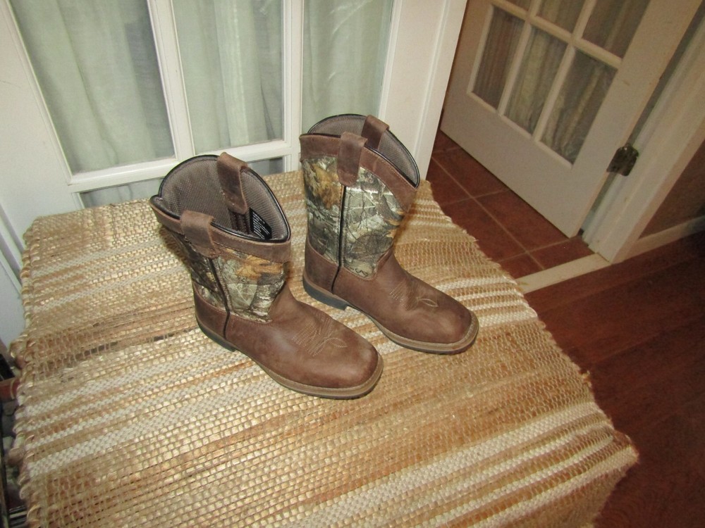Magellan Outdoors 167265 Realtree Camo Brown Square Toe Boots Youth size 13