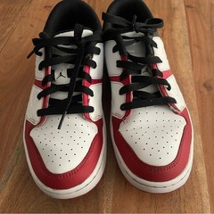 Nike Air Jordan Nu Retro 1 Low „Chicago“ in a varsity red, white, and black