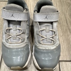 Jordan 11 CMFT Unisex Kids Gray Low Sneakers US 3Y EU 35 Hook & Loop CD905-012