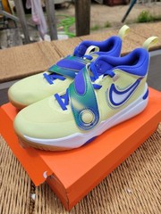 Nike Team Hustle D 11 SE (PS) Kids Size 3Y GREEN/YELLOW/BLUE FN6677-300