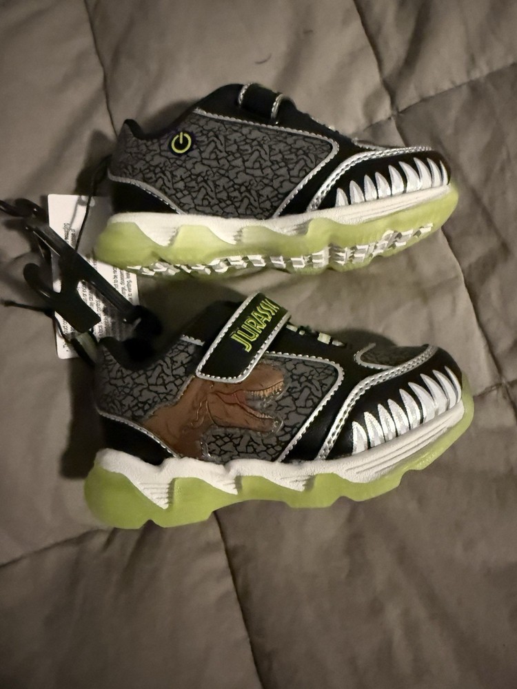 Jurassic World Light-Up Dinosaur Sneakers Black Green Boys Size 9 LED Graphic