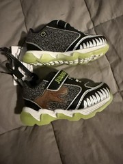 Jurassic World Light-Up Dinosaur Sneakers Black Green Boys Size 9 LED Graphic