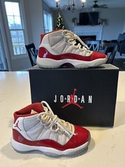 Nike Air Jordan (GS) 11 Retro „CHERRY“ 2022 – Size 4Y- Great condition w/ box