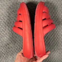 UGG Sport Yeah Slides Kids Size 4 Red Foam Water Resistant Sandals No Straps
