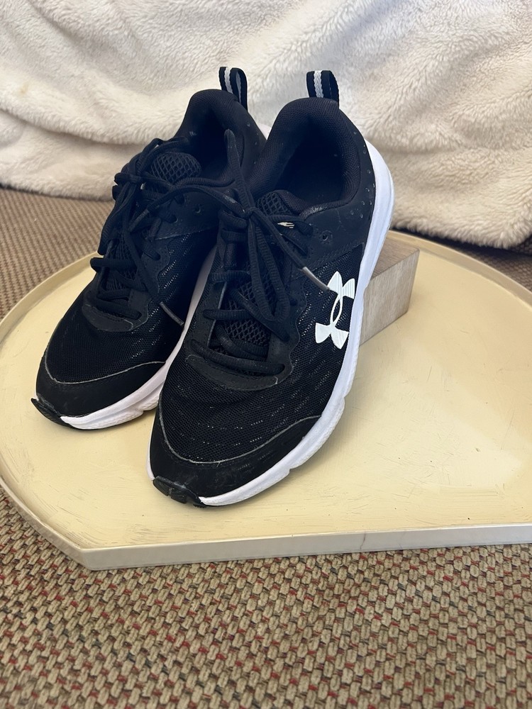 Under Armour Charged Assert 10 Youth 7Y Black White Running Shoes Sneaker