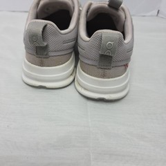 On Cloud Sky – Fade / White – Size 4Y/5.5W