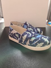 TOMS Shark Pattern Canvas Slip On Shoes Size 10 Kids