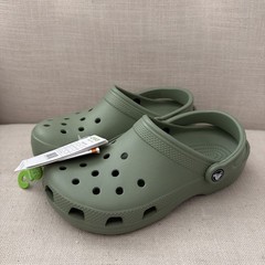 Crocs Classic Clog – Olive Green – Unisex Youth J6 NEW