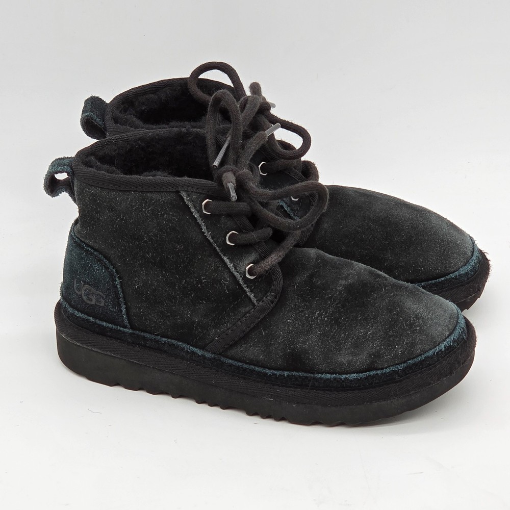 UGG Kid’s Neumel II Black Sheepskin Lined Chukka Boots Sz 1 Warm Comfy Outdoors
