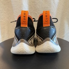 Under Armour Curry Flow 8 Snakeskin Basketball Shoes Black/Orange Size 3.5Y