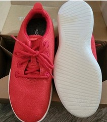 Allbirds Smallbirds BK Merino Wool Runner Shoes Sneakers Red Unisex Y3 NIB