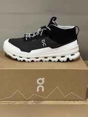 On Cloudhero Mid Waterproof boot, Unisex Youth 6,Black, Gray & White