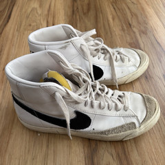 Nike Blazer Mid ’77 High Top Leather Sneaker White/Black Kids US 7