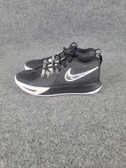 Nike Kyrie Flytrap 6 Boys Youth Size 7 Low Basketball Shoes Sneaker DQ8094-009