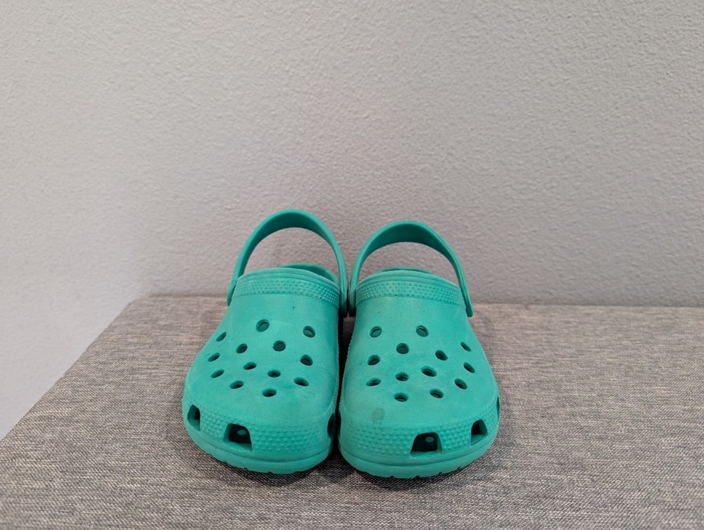 Crocs Classic Unisex Kids Casual Clog, Size C13 – Green